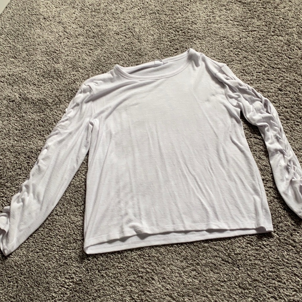 Gap white long sleeve size medium has ties downarm